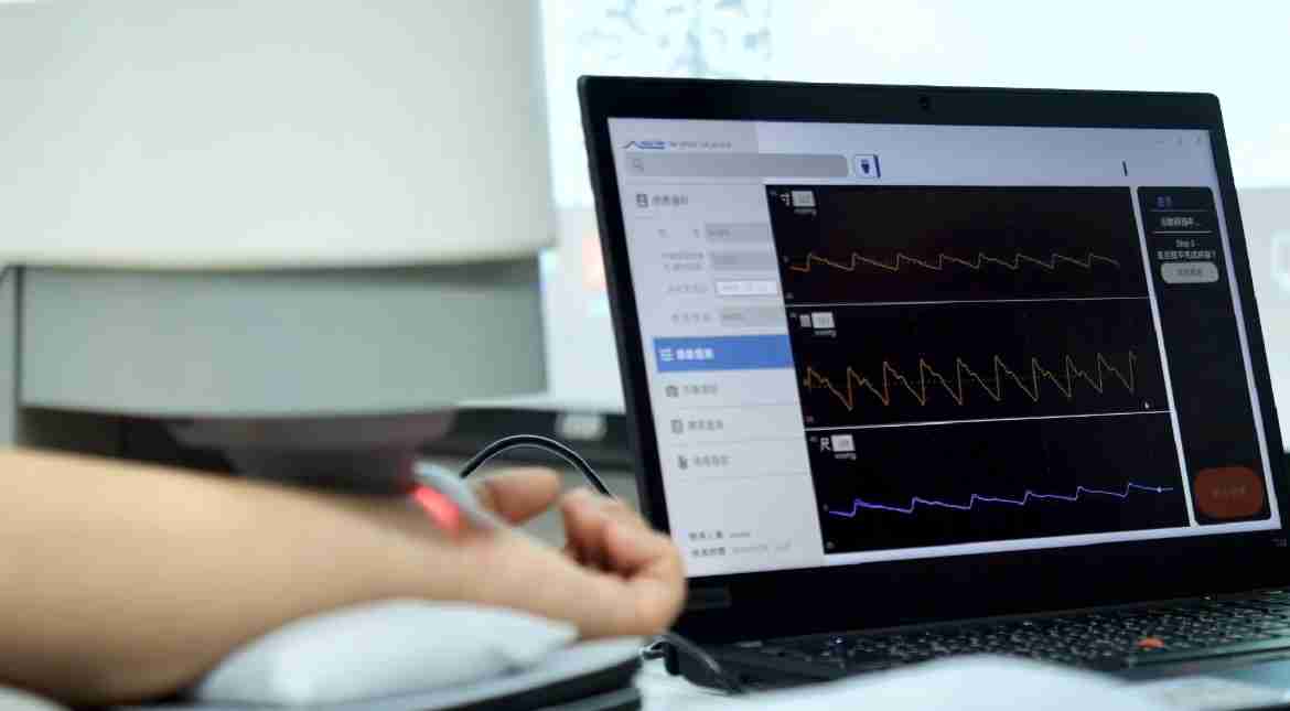 云顶国际8588yd耘康以高解析与拟真的显示技术，，将其应用于中医检测，，，，提供“中医数位化检测方案”，，使传统中医检测结果数据化与可视化