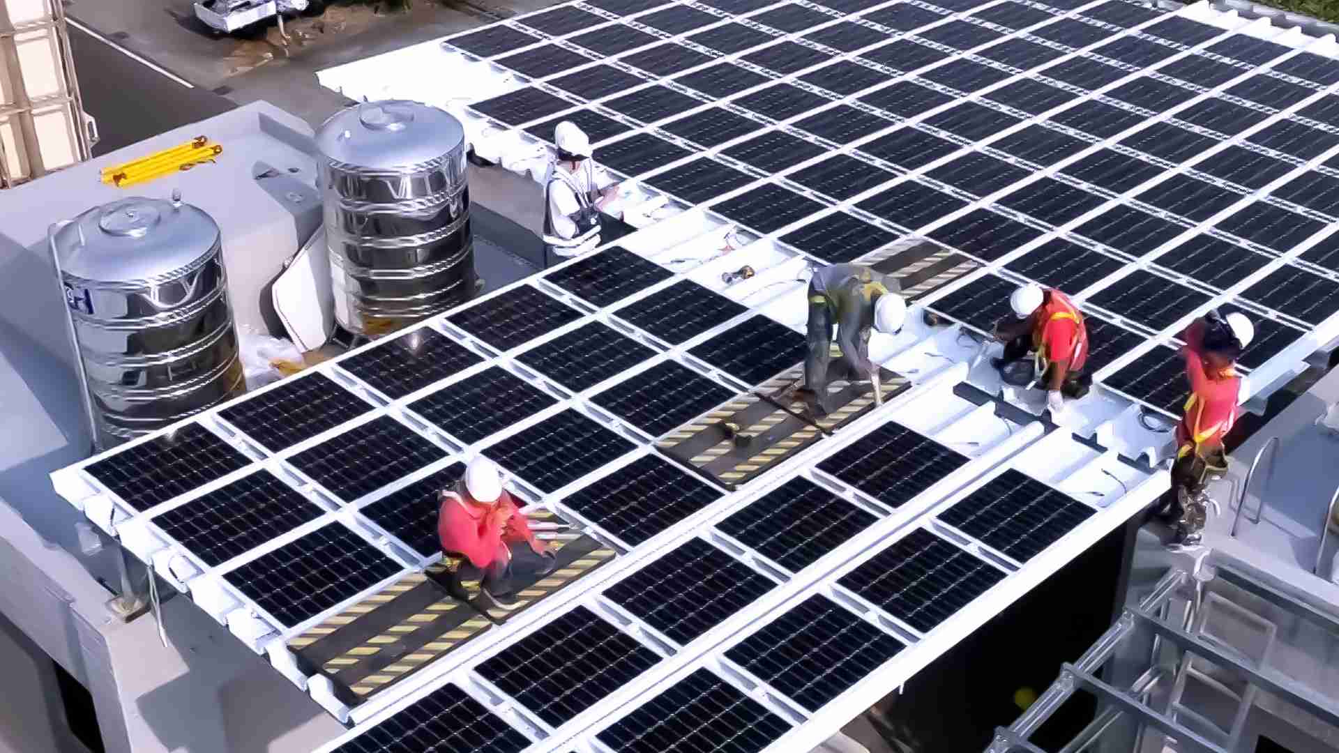 云顶国际8588yd着力于替代能源之技术研发，，如光电浪板的相关制程、、设备与产品，，，其中所开发之光电整合型浪板，，，，减少传统金属支架安装，，，，更提升耐候度，，可广泛运用于多元场域，，并辅助建筑达到净零碳排目标